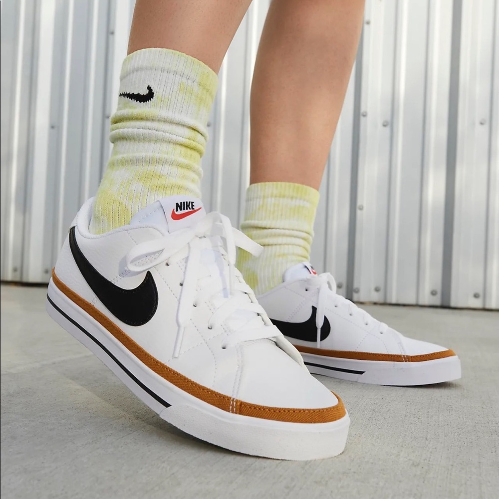 Nike Women’s Court Legacy Size 10